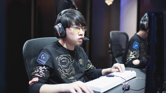 赛场上不屈 赛场上不屈